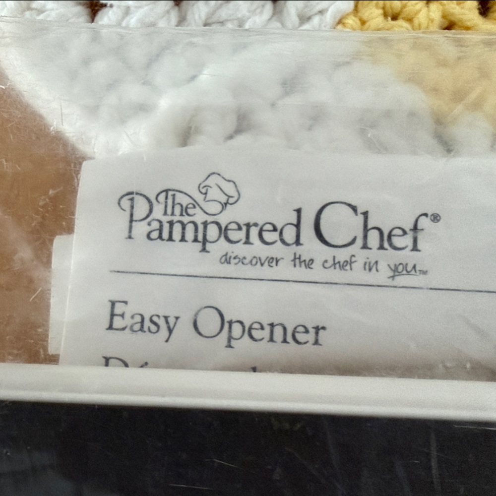 Pampered Chef Easy Opener - White and Black - Picture 2 of 2